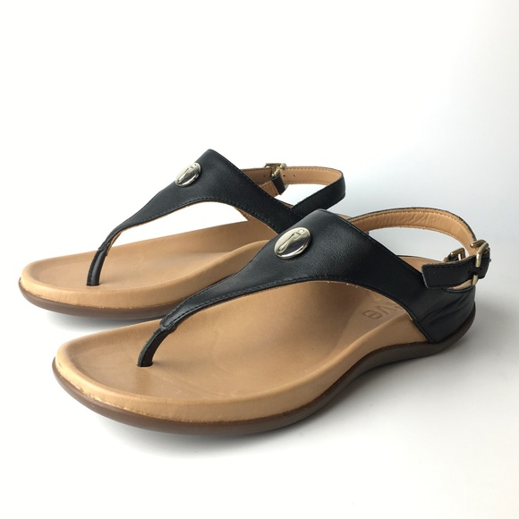 NWOB Strive Tropez sandals size 6 - Picture 1 of 4